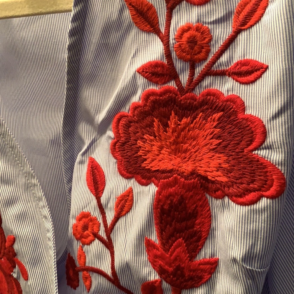 Blouse with Red Embroidery - Picture 4 of 5